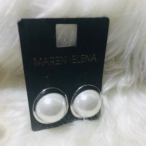 ❤️Medium pearl stud earrings ❤️